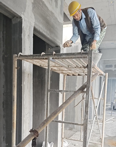 轻质隔墙板安装现场 轻质隔墙板安装现场